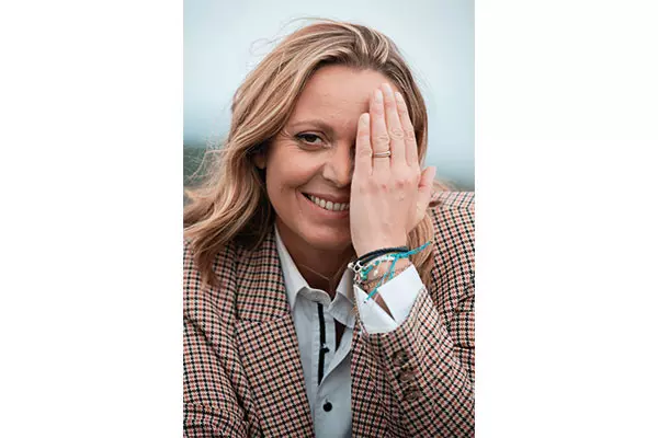 Bertille Pelardy se cache un œil